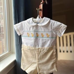 LIKE NEW Anavini Duckling Smocked Jon Jon size 24m